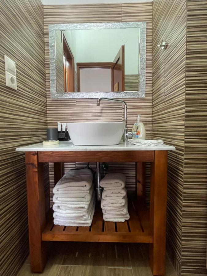 Aphaias Apartments Aegina ภายนอก รูปภาพ